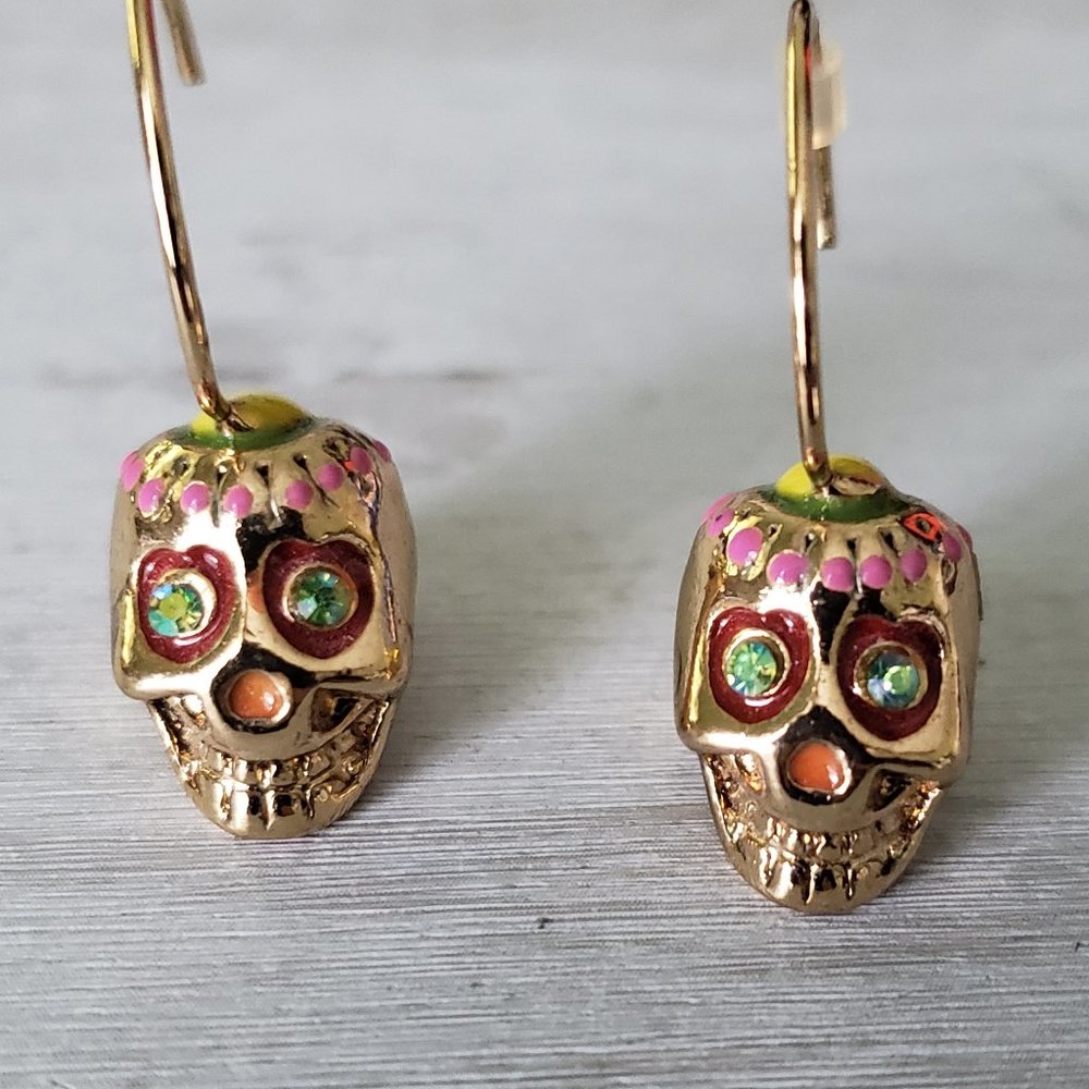 LAST CHANCE BETSEY JOHNSON Gold Tone 3D Smiling Skull Drop Earrings Crystal Eyes